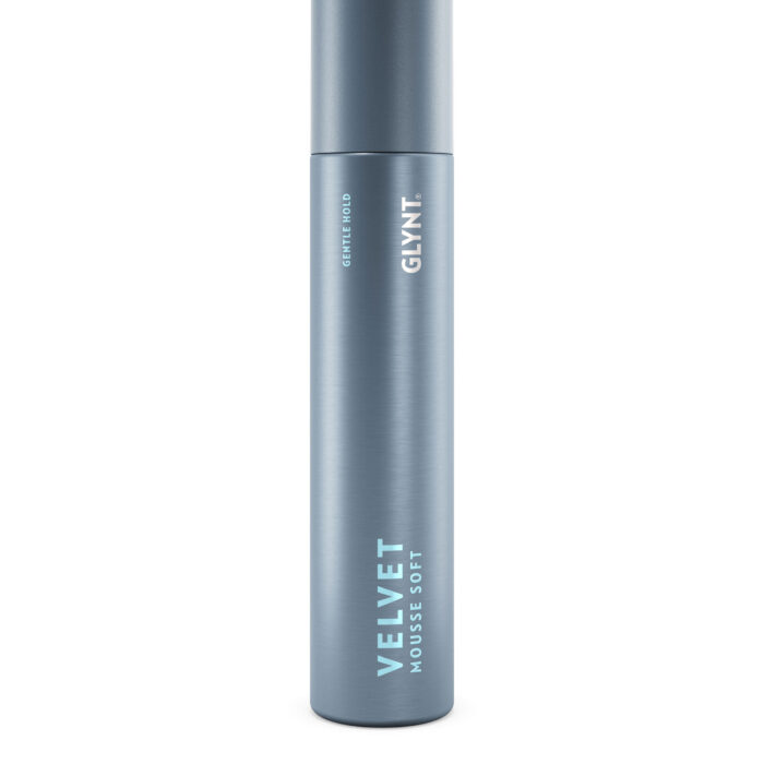 VELVET Mousse Soft ist ein Schaumfestiger für flexiblen und natürlichen Halt. Er ist besonders gut zum Föhnen über die Rundbürste geeignet. Ein integrierter Conditioner sorgt für extra weiche Fülle, deshalb ist dieser Schaumfestiger auch für pflegebedürftiges oder sehr kräftiges Haar ideal geeignet.