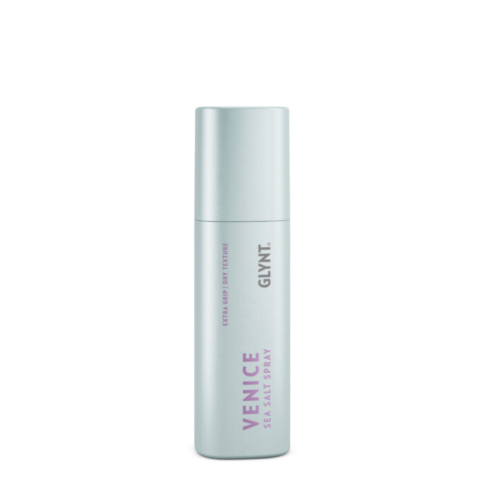 Das VENICE Sea Salt Spray verleiht dem Haar mit seiner Formel, die echtes Meersalz enthält, sofort enorme Griffigkeit. So lassen sich sichtbar strukturierte Undone-Looks und Beach-Waves mit "salty Look" im Handumdrehen stylen.