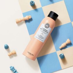 Das Maria Nila Soothing Dry Shampoo 250 ml kombiniert Styling und Pflege. Ideal zur Linderung von Kopfhautjuckreiz und für sauberes Haar!