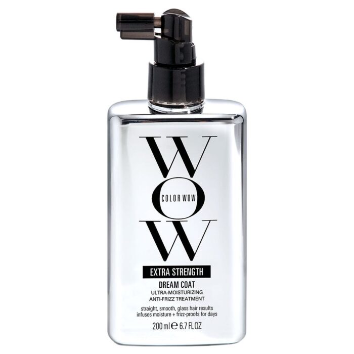 Das Color WOW Dream Coat Extra Strength hat eine bahnbrechende, extrastarke Anti-Frizz Technologie. Es füllt trockenes, poröses und zu Frizz neigendes Haar mit innerer Feuchtigkeit und verhindert so den natürlichen Drang dieses Haartyps, Feuchtigkeit aus der Luft aufzunehmen, die das Haar aufplustert und aufquellen lässt. Es liefert langanhaltende Ergebnisse für glattes und geschmeidiges geföhntes Haar, dank ultrastarker (völlig unmerklicher) flex-elastischer