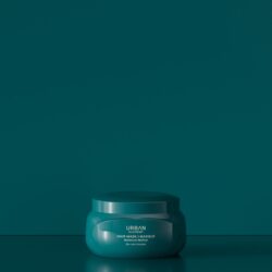 Sag Frizz den Kampf an mit der Urban Alchemy Moisture Mellow Maske 200 ml! Für ein samtweiches Haargefühl, jetzt zugreifen!