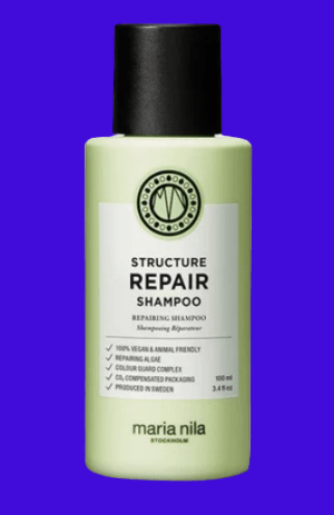 Structure Repair Shampoo 350ml Shampoo 350ml Ein sanftes Shampoo für geschädigtes, trockenes und chemisch behandeltes Haar. Spendet Feuchtigkeit und stärkt die Haarstruktur. Reparierender Algenextrakt schenkt dem Haar Kraft, Geschmeidigkeit und Glanz. Für geschädigtes und trockenes Haar Mit stärkendem und reparierendem Algenextrakt 100 % vegan und tierfreundlich Produktbeschreibung Ein sanftes Shampoo, das speziell auf die Bedürfnisse von geschädigten, trockenen und chemisch behandelten Haaren abgestimmt ist. Es hilft dem Haar, seine natürliche Kraft wiederzuerlangen, spendet intensive Feuchtigkeit und stärkt die Haarstruktur von innen. Der Colour Guard Complex schützt die Haare zudem vor UV-Strahlen und sorgt für länger anhaltende, strahlende Farbkraft. Anwendung Ins feuchte Haar einmassieren, ausspülen und anschließend wie gewohnt pflegen. Täglich anwendbar. Inhaltsstoffe Aqua/Water/Eau, Sodium Lauroyl Methyl Isethionate, Cocamidopropyl Betaine, Disodium Laureth Sulfosuccinate, Sodium Lauryl Sulfoacetate, Glycerin, Cystoseira Compressa Extract, Zea Mays (Corn) Starch, Glycol Distearate, Guar Hydroxypropyltrimonium Chloride, Amodimethicone/Morpholinomethyl Silsesquioxane Copolymer, Sodium Chloride, Hydrolyzed Vegetable Protein PG-Propyl Silanetriol, Phyllostachys Nigra Leaf Extract, Gluconolactone, Hydrolyzed Wheat Protein, Trideceth-5, Benzoic Acid, PEG-150 Pentaerythrityl Tetrastearate, Lactic Acid, Quaternium-95, PPG-2 Hydroxyethyl Cocamide, Propanediol, Dehydroacetic Acid, Pentaerythrityl Tetra-Di-T-Butyl Hydroxyhydrocinnamate, Potassium Sorbate, Disodium EDTA, Calcium Gluconate, Sodium Benzoate, Phenoxyethanol, Helianthus Annuus (Sunflower) Seed Oil, Benzyl Alcohol, Parfum/Fragrance, CI 47005/Yellow 10, CI 61570/Green 5